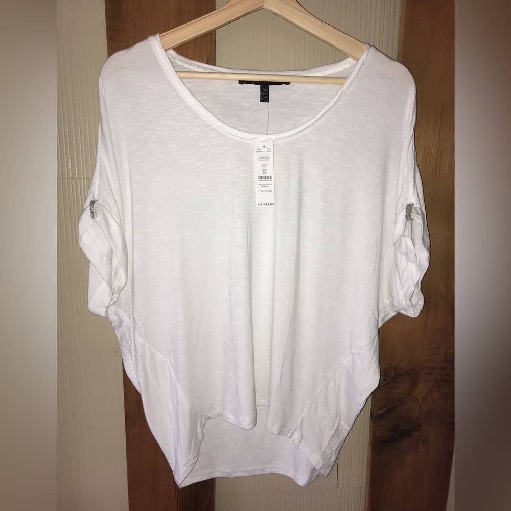 White House Black Market SS Pacesetter white Tee size xsmall new with tags
